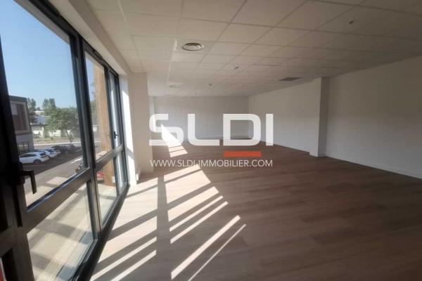Locaux d'activités A LOUER - SAINT QUENTIN FALLAVIER - 1 460 m²
