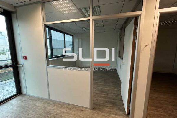 Bureaux A LOUER - CHAMPAGNE AU MONT D'OR - 1 069 m²