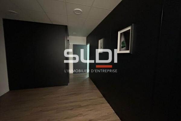 Bureaux A LOUER - CHAMPAGNE AU MONT D'OR - 1 069 m²