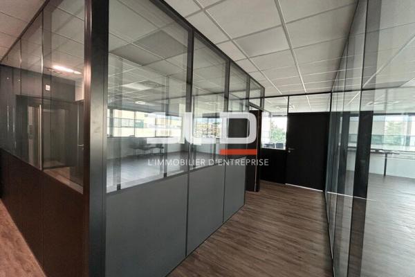 Bureaux A LOUER - CHAMPAGNE AU MONT D'OR - 1 069 m²