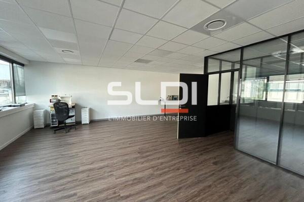 Bureaux A LOUER - CHAMPAGNE AU MONT D'OR - 1 069 m²