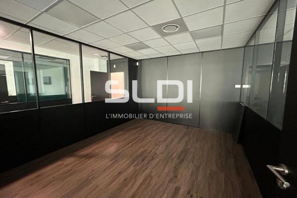 Bureaux A LOUER - CHAMPAGNE AU MONT D'OR - 1 069 m²