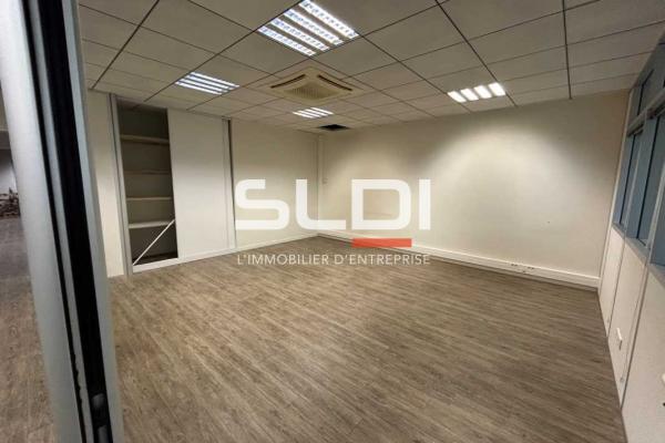 Bureaux A LOUER - CHAMPAGNE AU MONT D'OR - 821 m²