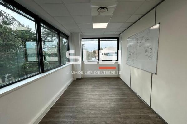 Bureaux A LOUER - CHAMPAGNE AU MONT D'OR - 821 m²