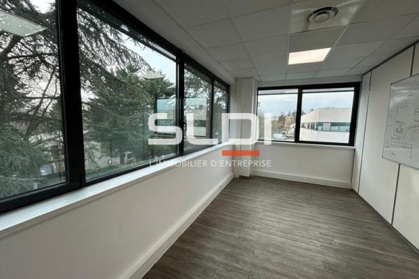 Bureaux A LOUER - CHAMPAGNE AU MONT D'OR - 1 069 m²