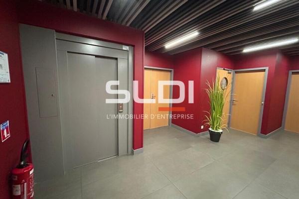 Bureaux A LOUER - CHAMPAGNE AU MONT D'OR - 1 069 m²