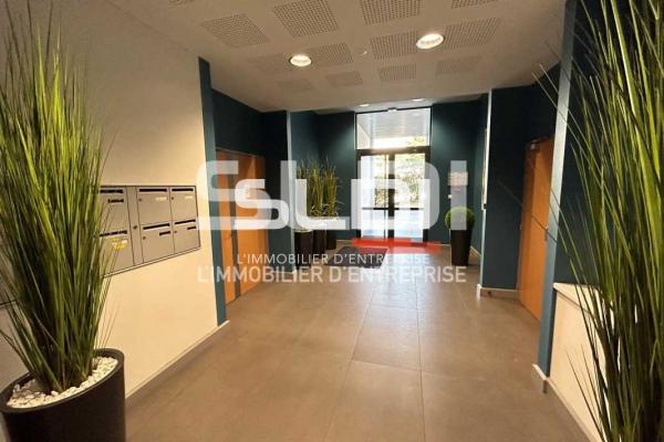 Bureaux A LOUER - CHAMPAGNE AU MONT D'OR - 1 069 m²