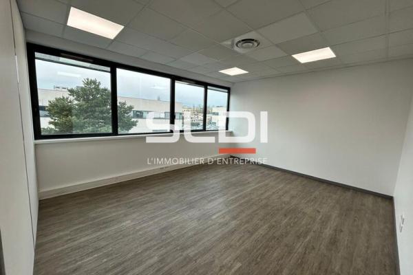 Bureaux A LOUER - CHAMPAGNE AU MONT D'OR - 1 069 m²