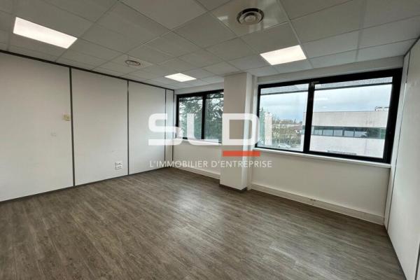 Bureaux A LOUER - CHAMPAGNE AU MONT D'OR - 1 069 m²
