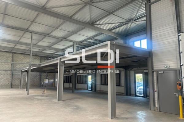 Locaux d'activités A VENDRE - OULLINS-PIERRE-BÉNITE - 2 382 m²