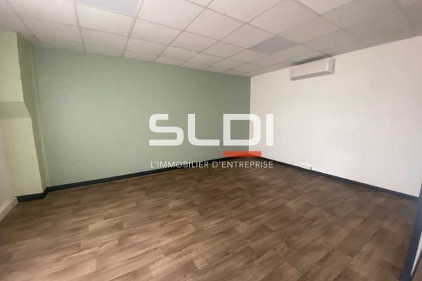Locaux d'activités A LOUER - VILLEURBANNE - 994 m²