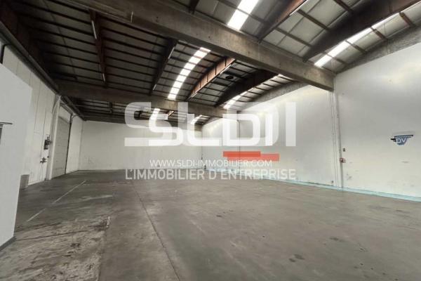 Locaux d'activités A LOUER - SAINT PRIEST - 810 m²