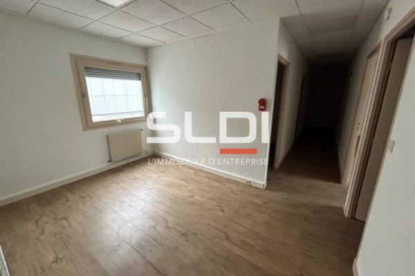 Bureaux A LOUER - CHARBONNIERES LES BAINS - 154 m²