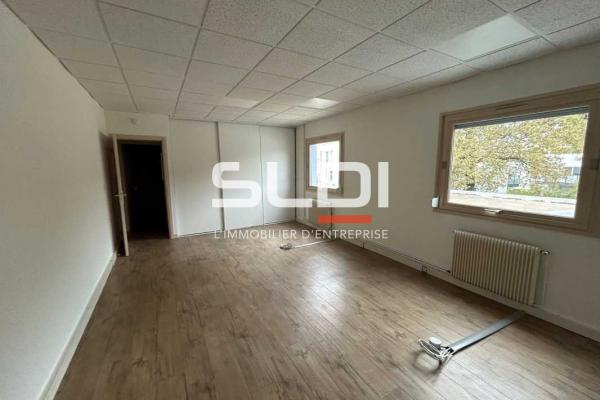 Bureaux A LOUER - CHARBONNIERES LES BAINS - 154 m²