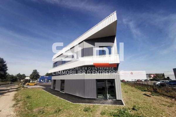 Commerces A LOUER - BOURGOIN JALLIEU - 594 m²