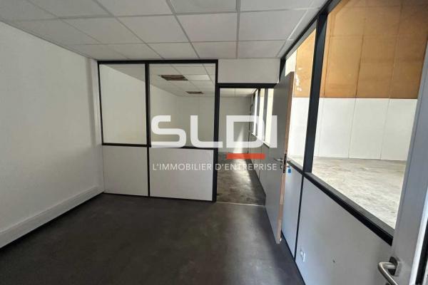 Locaux d'activités A LOUER - SAINT PRIEST - 810 m²