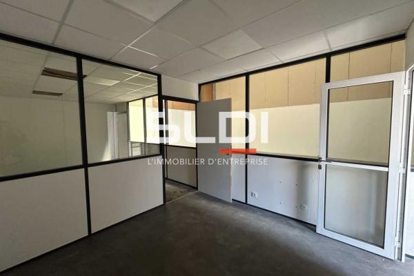 Locaux d'activités A LOUER - SAINT PRIEST - 810 m²