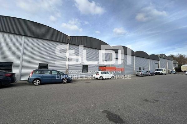 Locaux d'activités A LOUER - SAINT PRIEST - 810 m²