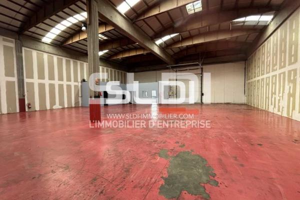 Locaux d'activités A LOUER - SAINT PRIEST - 1 150 m²