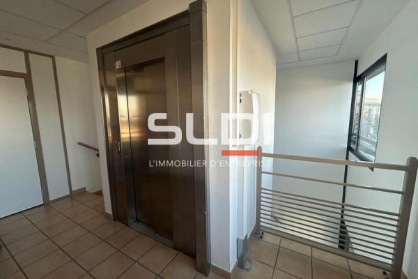 Bureaux A LOUER - LIMAS - 367 m²