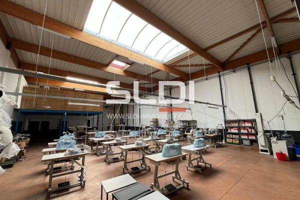 Locaux d'activités A LOUER - DECINES CHARPIEU - 1 926 m²