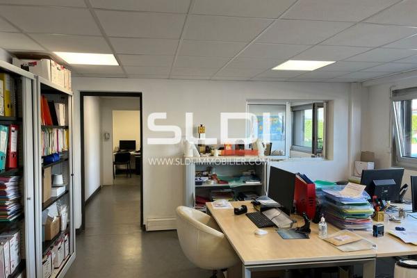 Locaux d'activités A LOUER - DECINES CHARPIEU - 1 926 m²
