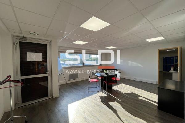 Locaux d'activités A LOUER - DECINES CHARPIEU - 1 926 m²