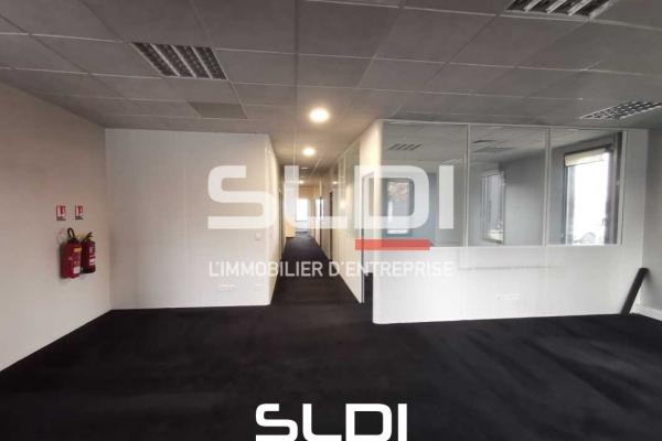 Bureaux A LOUER - VAULX MILIEU - 242 m²