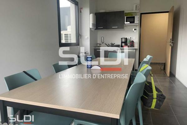 Locaux d'activités A LOUER - SAINT PRIEST - 328 m²