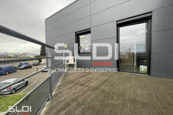 Locaux d'activités A LOUER - SAINT PRIEST - 328 m²
