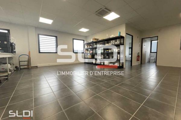Locaux d'activités A LOUER - SAINT PRIEST - 328 m²