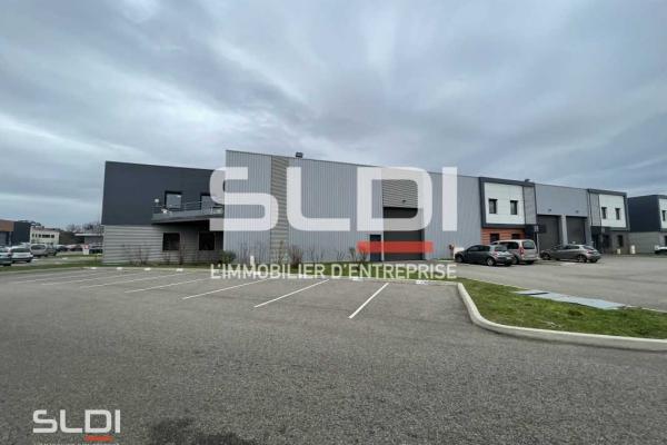 Locaux d'activités A LOUER - SAINT PRIEST - 328 m²