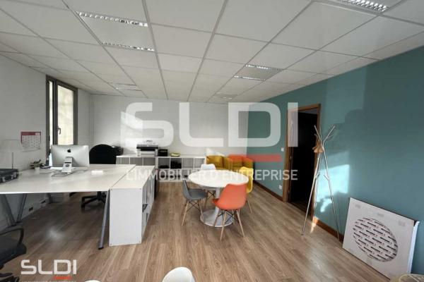 Bureaux A LOUER - LIMAS - 537 m²
