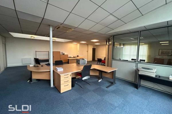 Bureaux A LOUER - LIMAS - 228 m²