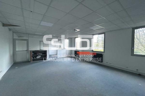 Locaux d'activités A LOUER - DARDILLY - 886 m²