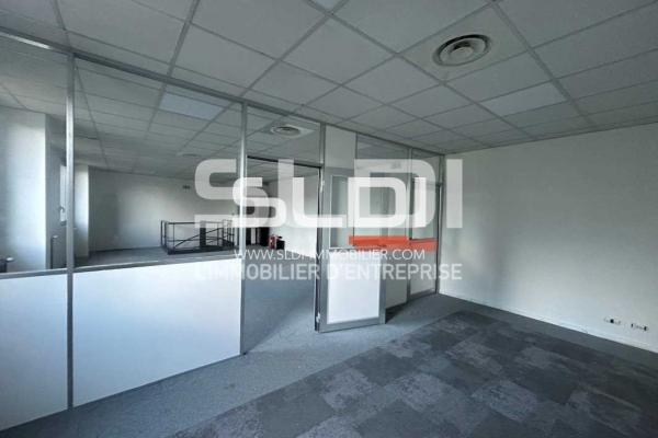 Locaux d'activités A LOUER - DARDILLY - 886 m²