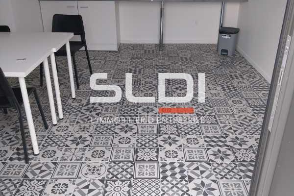 Locaux d'activités A VENDRE OU A LOUER - BOURGOIN JALLIEU - 231 m²