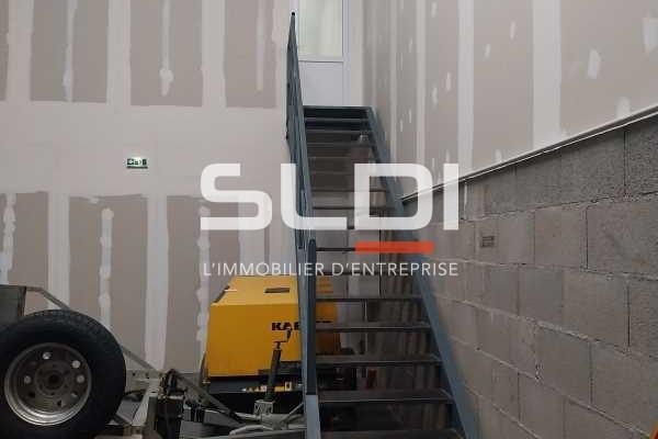 Locaux d'activités A VENDRE OU A LOUER - BOURGOIN JALLIEU - 231 m²