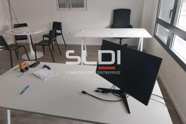 Locaux d'activités A VENDRE OU A LOUER - BOURGOIN JALLIEU - 231 m²