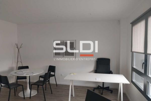 Locaux d'activités A VENDRE OU A LOUER - BOURGOIN JALLIEU - 231 m²
