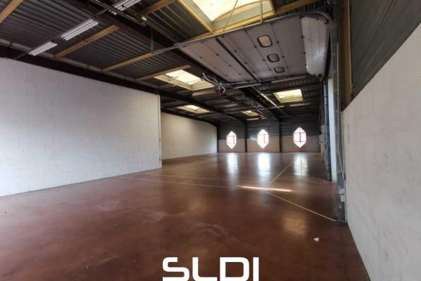 Locaux d'activités A LOUER - BOURGOIN JALLIEU - 400 m²