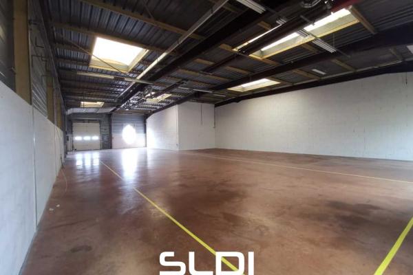 Locaux d'activités A LOUER - BOURGOIN JALLIEU - 400 m²