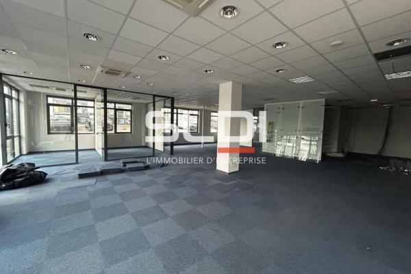 Commerces A LOUER - VILLEFRANCHE SUR SAONE - 235 m²