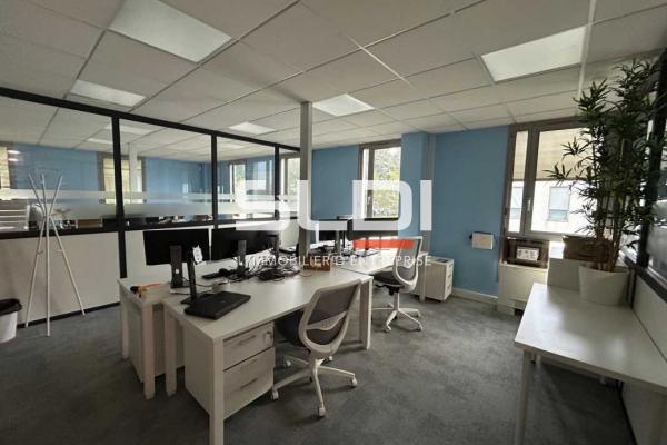 Bureaux A LOUER - LIMAS - 280 m²