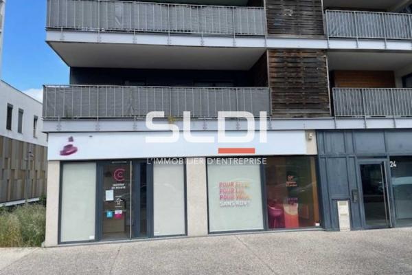 Commerces A VENDRE OU A LOUER - SATHONAY CAMP - 137 m²