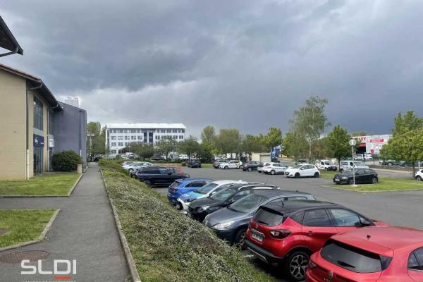Bureaux A LOUER - LIMAS - 200 m²