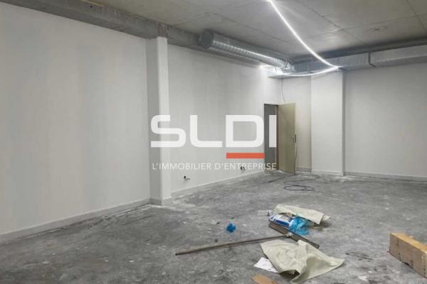 Commerces A LOUER - GENAS - 990 m²