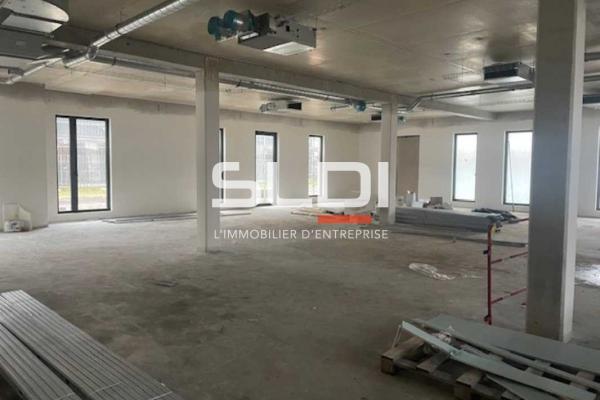 Commerces A LOUER - GENAS - 990 m²