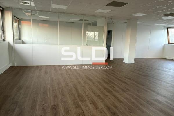 Bureaux A LOUER - BRON - 255 m²