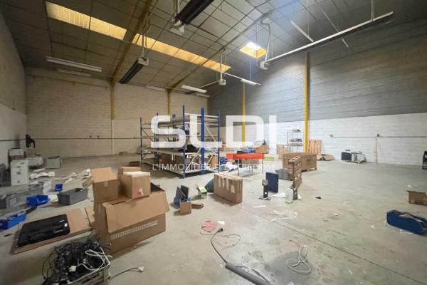 Locaux d'activités A LOUER - CHASSIEU - 350 m²
